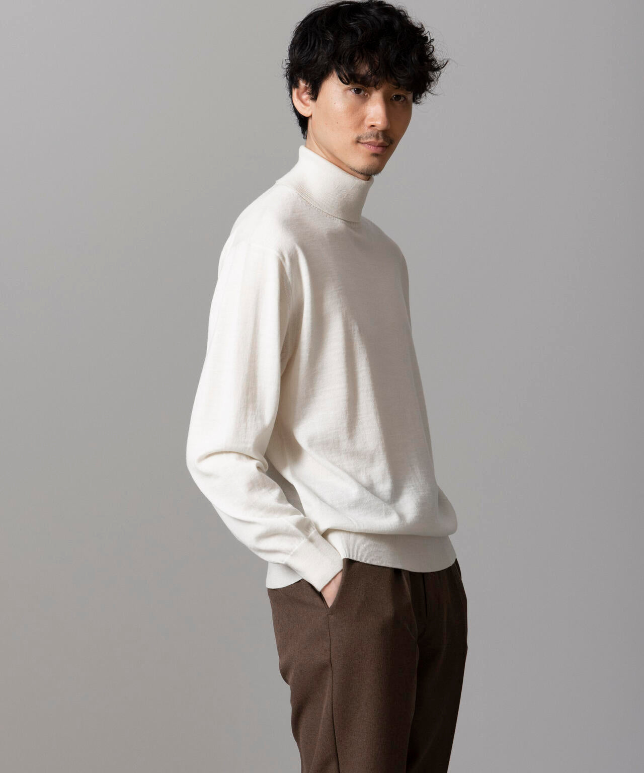 「毛玉レスニット」 ファインゲージタートルネック