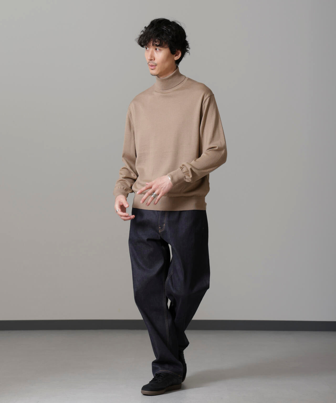 「毛玉レスニット」 ファインゲージタートルネック