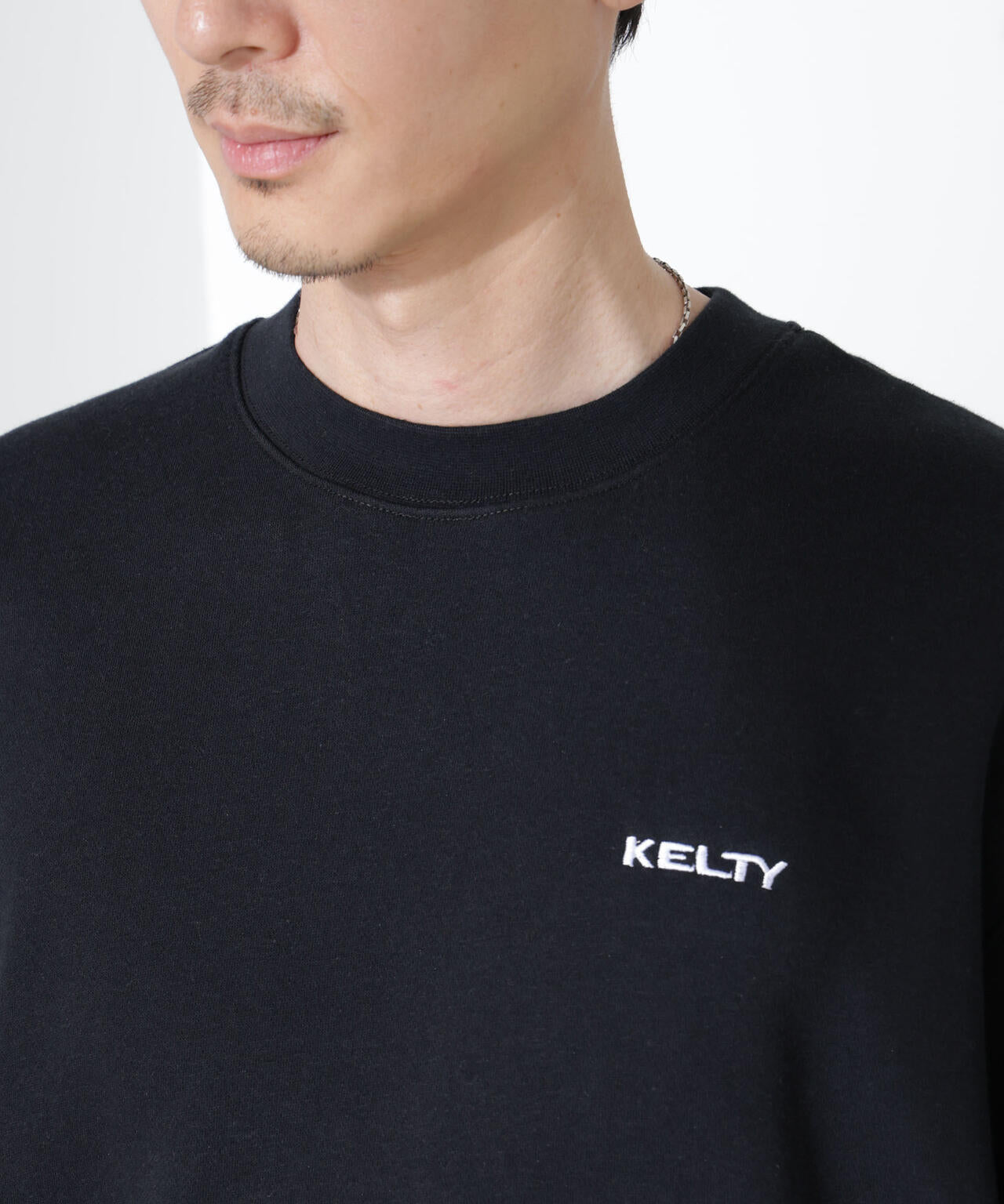 「KELTY×NANO universe」ミニロゴクルーネックスウェット