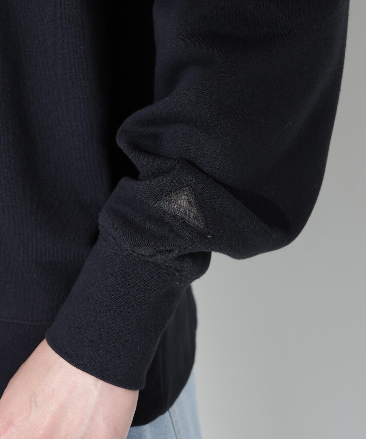 「KELTY×NANO universe」ミニロゴクルーネックスウェット