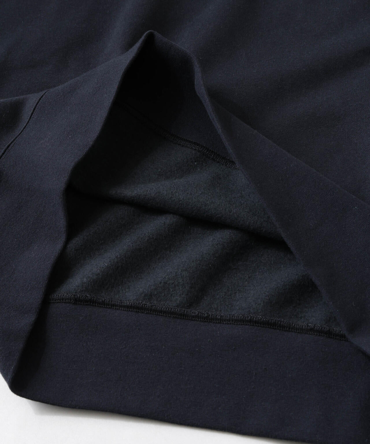 「KELTY×NANO universe」ミニロゴクルーネックスウェット