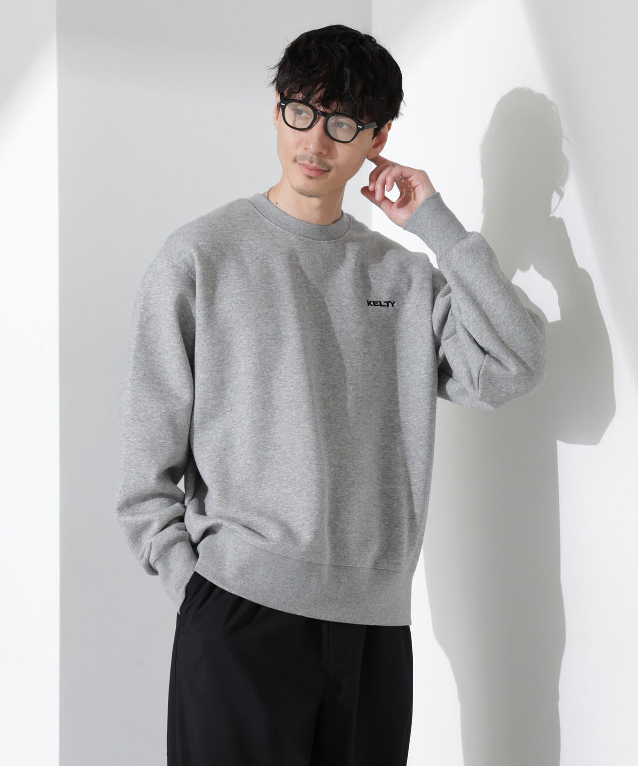 「KELTY×NANO universe」ミニロゴクルーネックスウェット