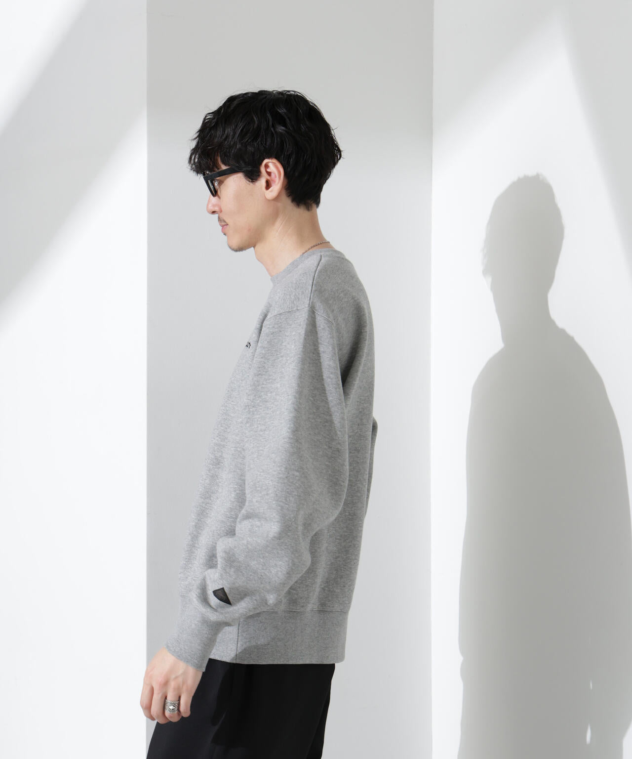 「KELTY×NANO universe」ミニロゴクルーネックスウェット