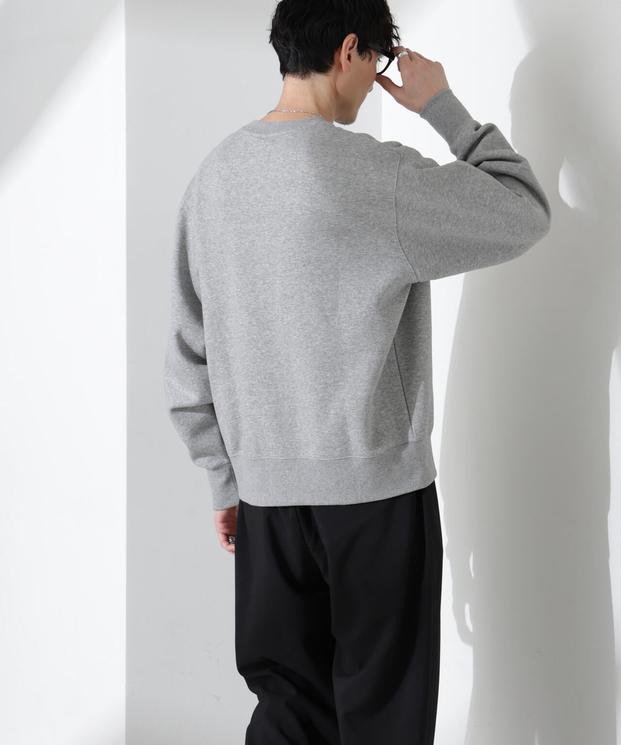 「KELTY×NANO universe」ミニロゴクルーネックスウェット