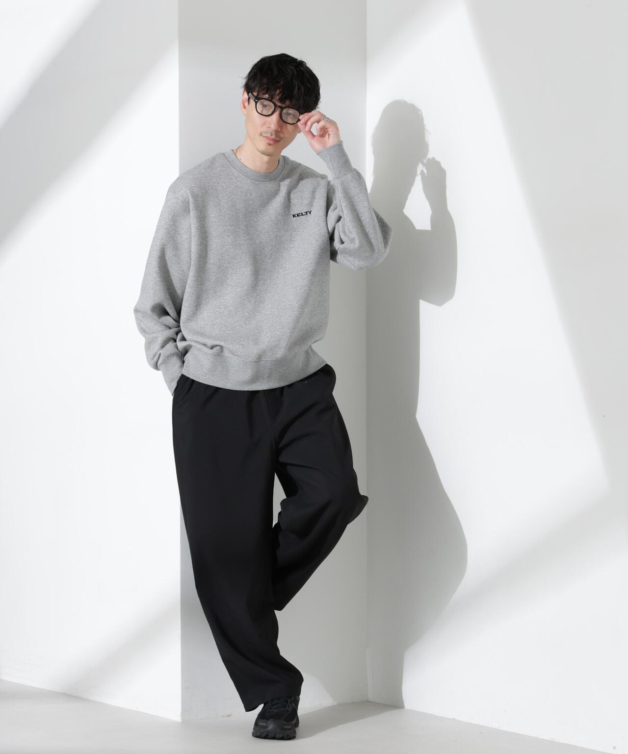「KELTY×NANO universe」ミニロゴクルーネックスウェット