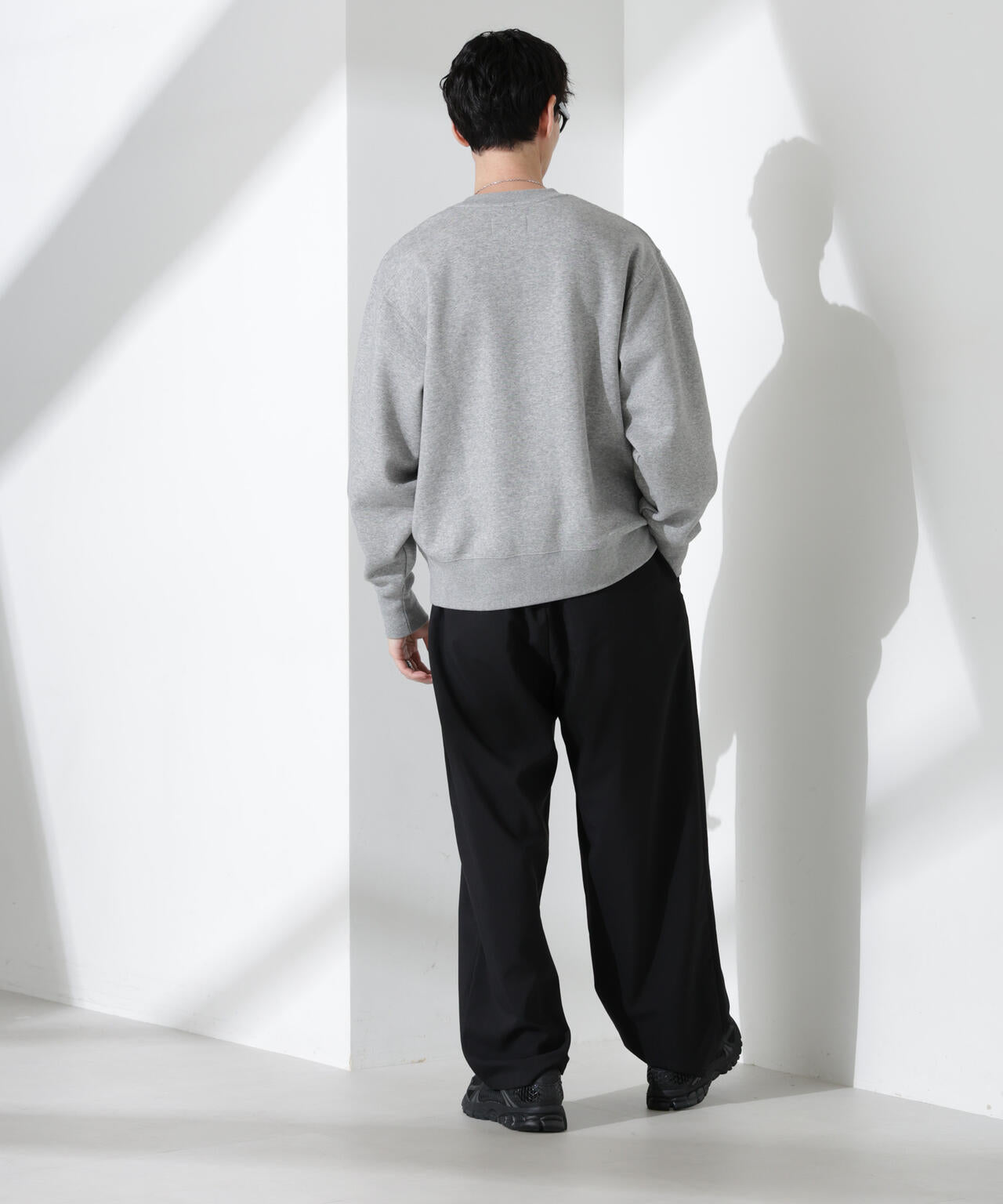「KELTY×NANO universe」ミニロゴクルーネックスウェット