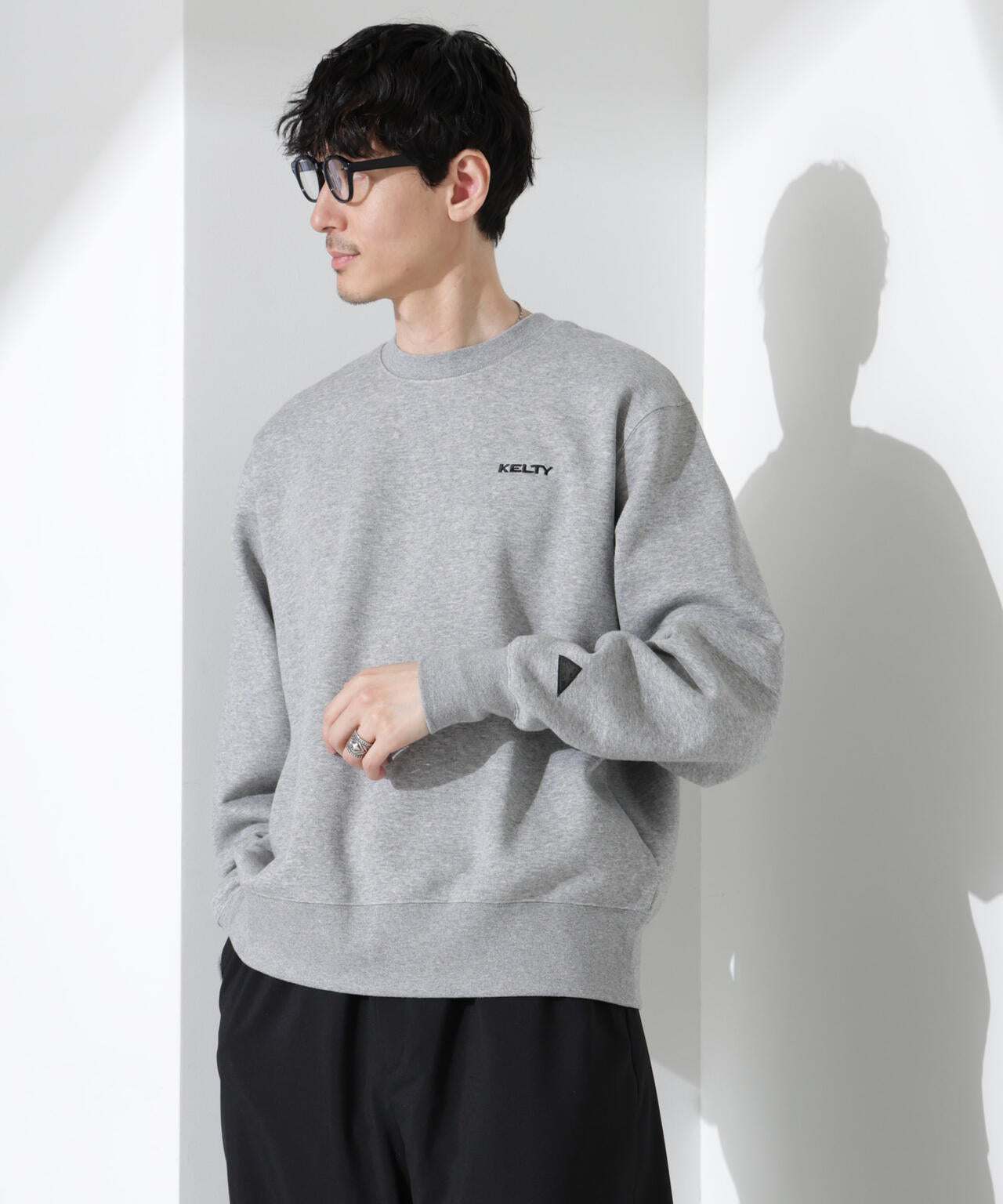 「KELTY×NANO universe」ミニロゴクルーネックスウェット