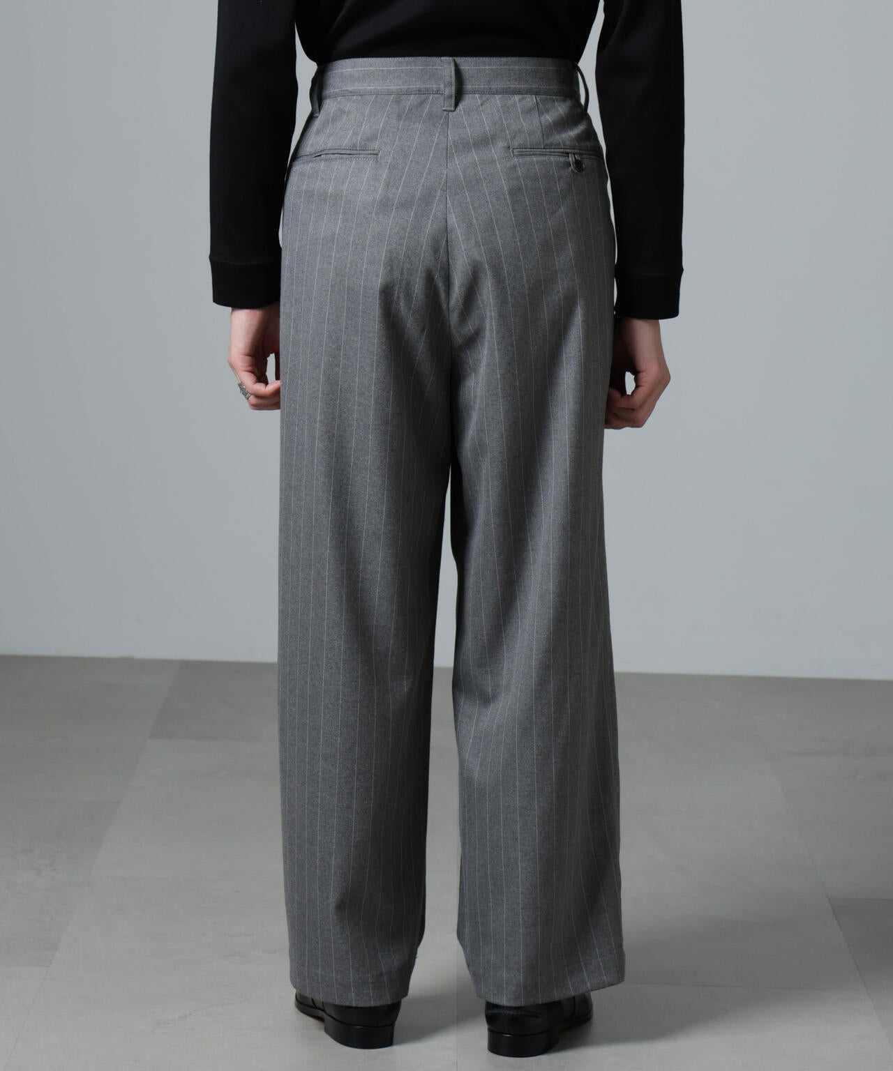「大人のワイドパンツ」ピンストライプフランネル2タックワイドトラウザーズ(セットアップ可)