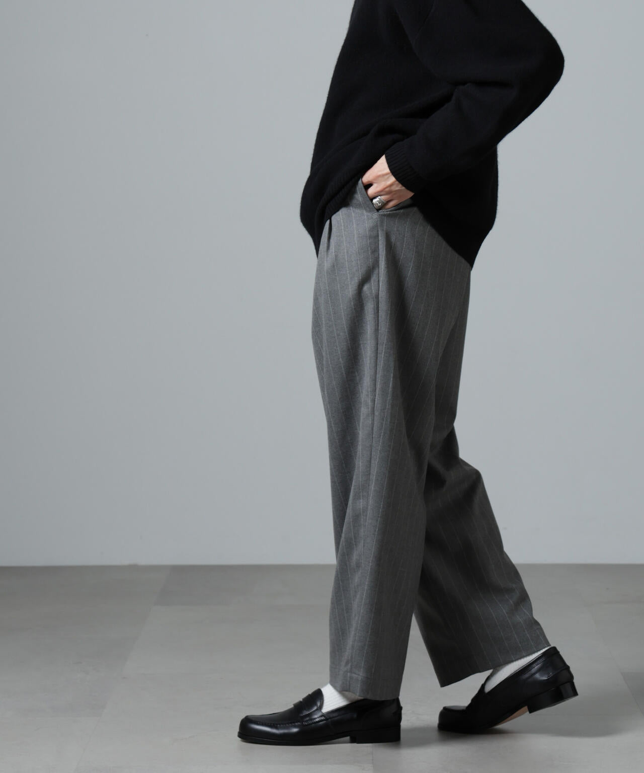 「大人のワイドパンツ」ピンストライプフランネル2タックワイドトラウザーズ(セットアップ可)