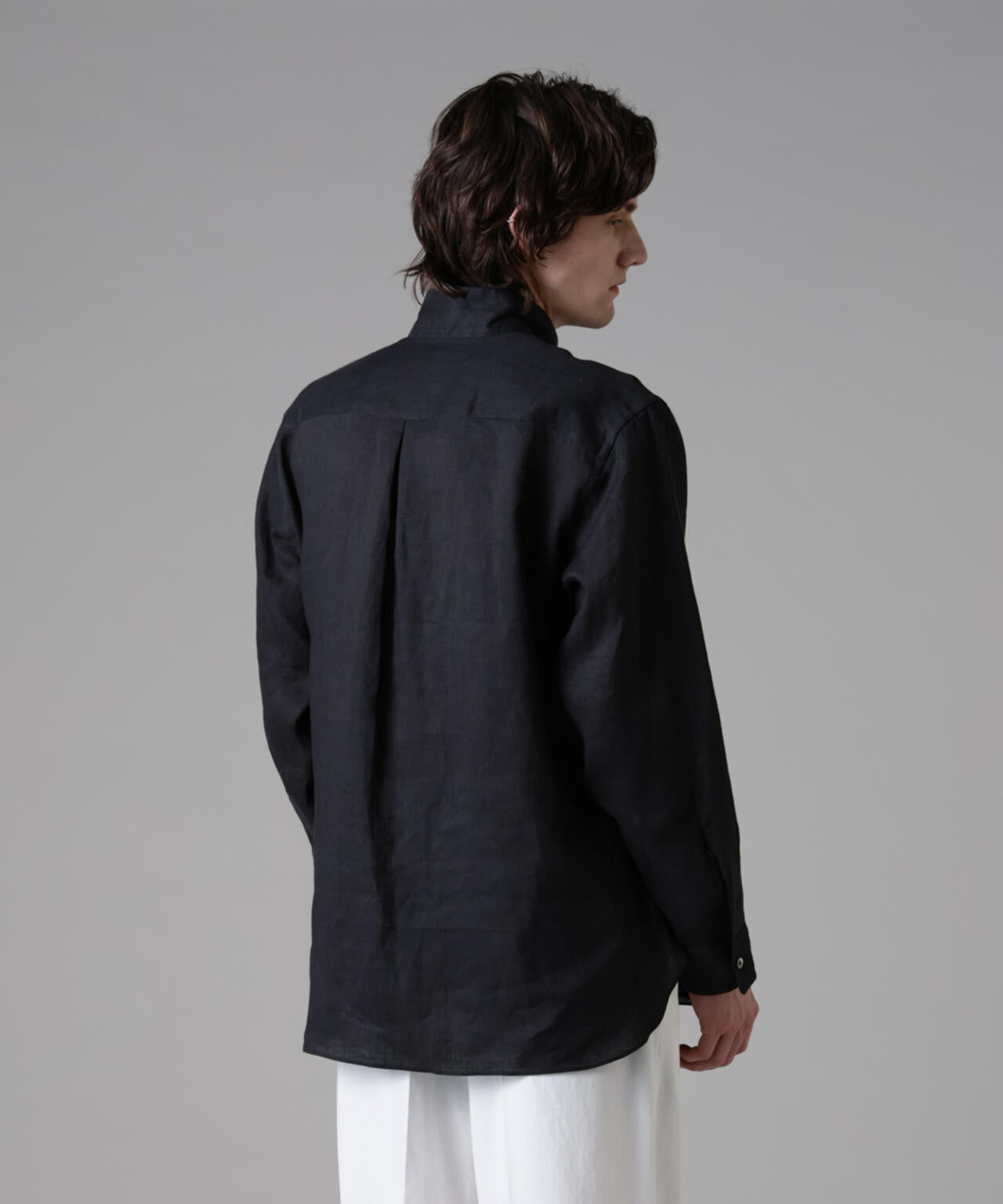 「ASSEMBLANC」エンブロイダリーハイネックシャツ