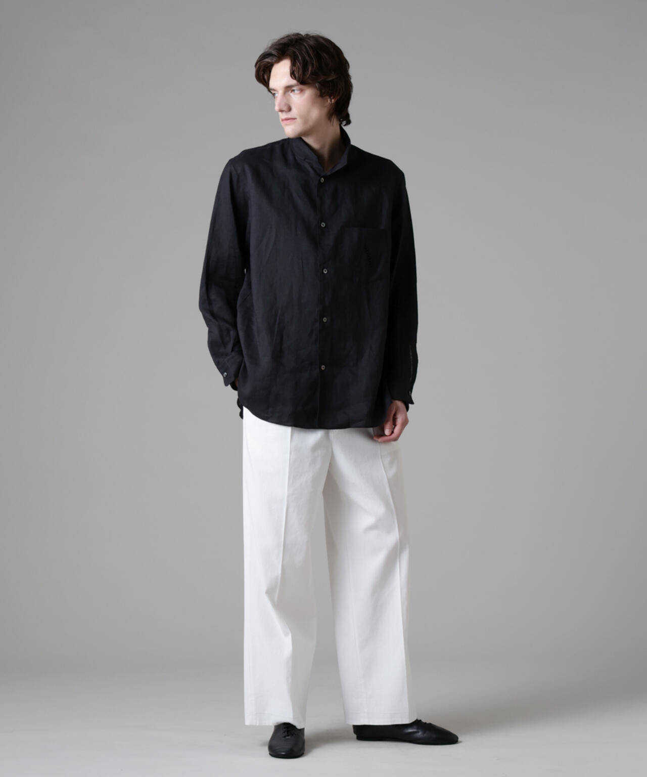 「ASSEMBLANC」エンブロイダリーハイネックシャツ