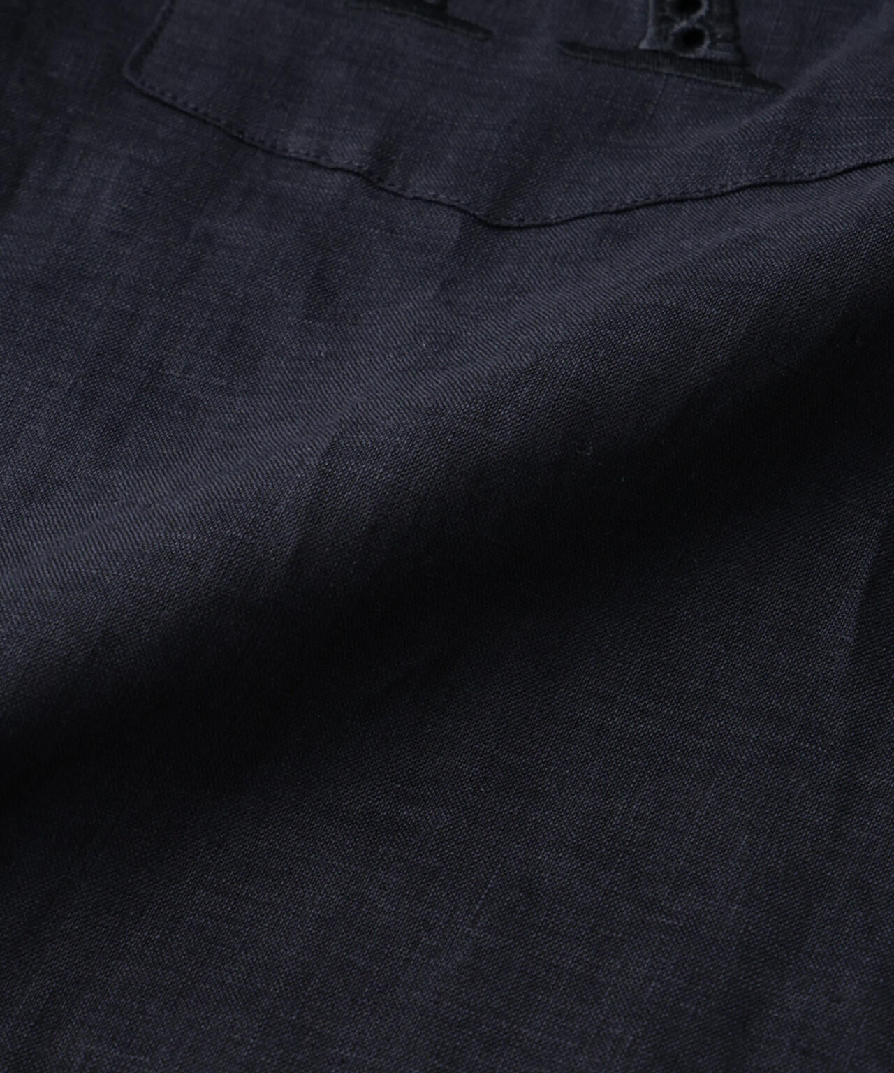 「ASSEMBLANC」エンブロイダリーハイネックシャツ