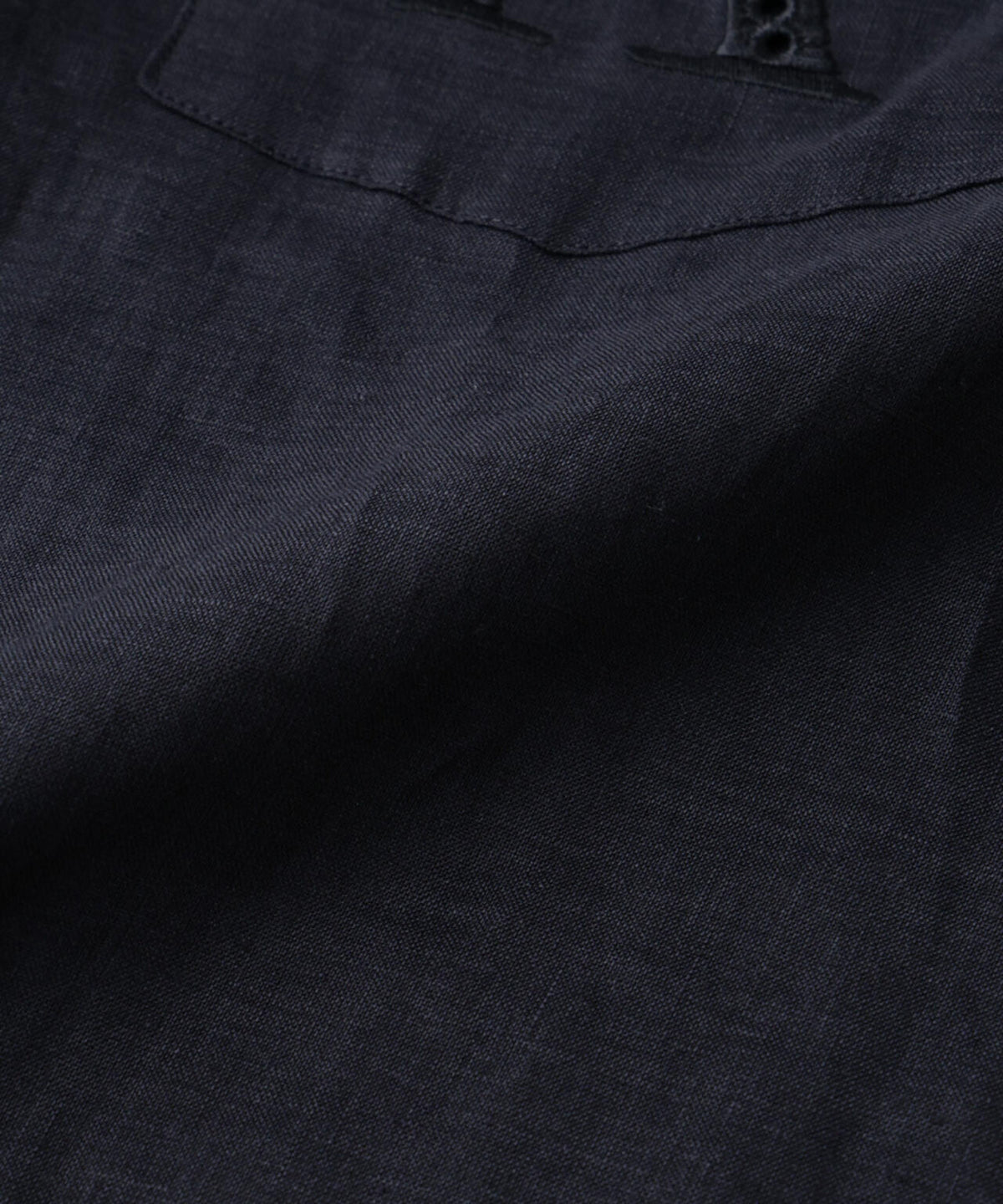 「ASSEMBLANC」エンブロイダリーハイネックシャツ