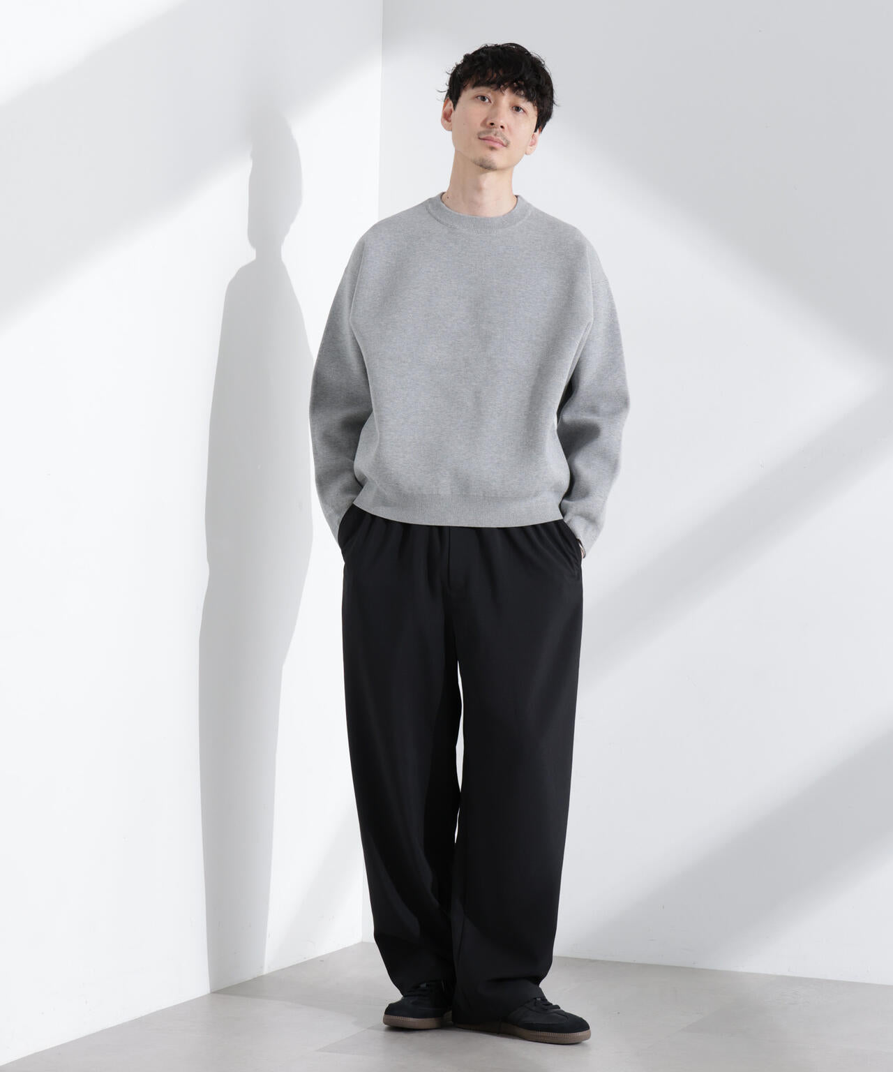 「大人のスウェット」スウェットライク接結クルーネックニット
