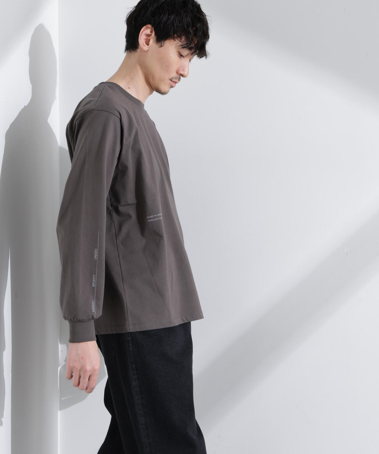 「NJ/CLUB」 ロゴプリントロングスリーブTシャツ