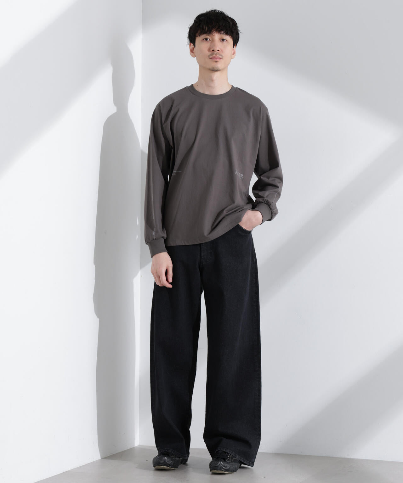 「NJ/CLUB」 ロゴプリントロングスリーブTシャツ