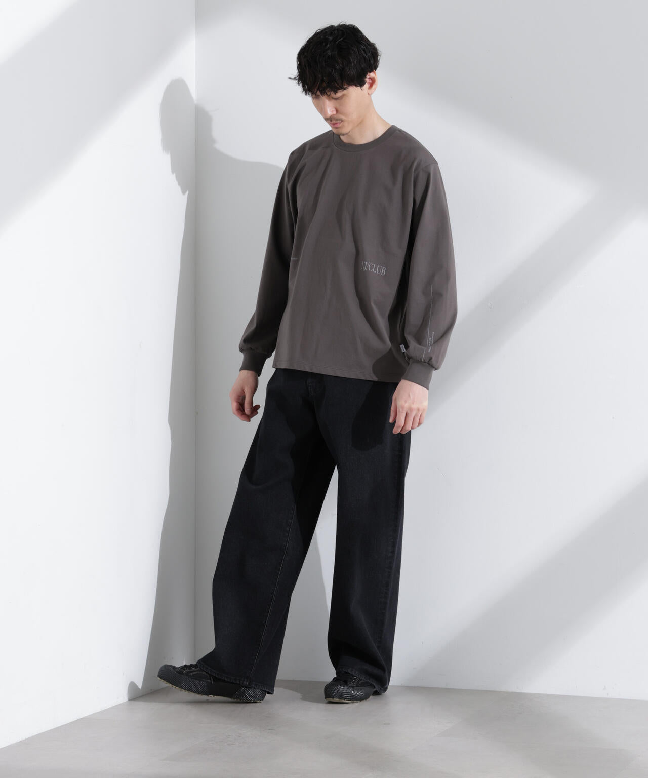 「NJ/CLUB」 ロゴプリントロングスリーブTシャツ