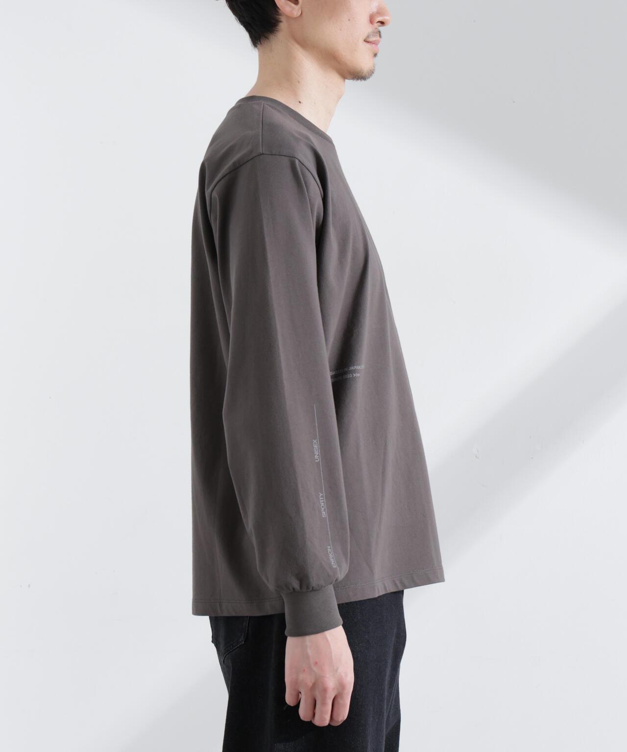 「NJ/CLUB」 ロゴプリントロングスリーブTシャツ