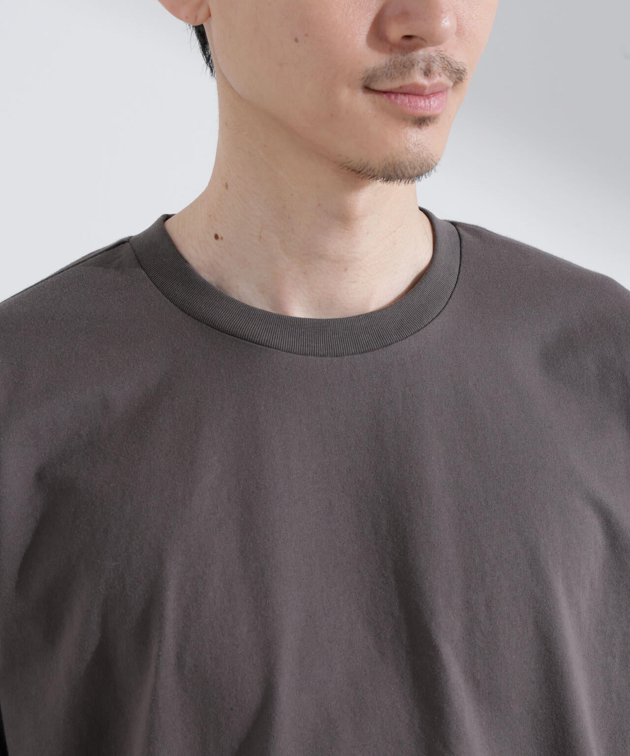 「NJ/CLUB」 ロゴプリントロングスリーブTシャツ