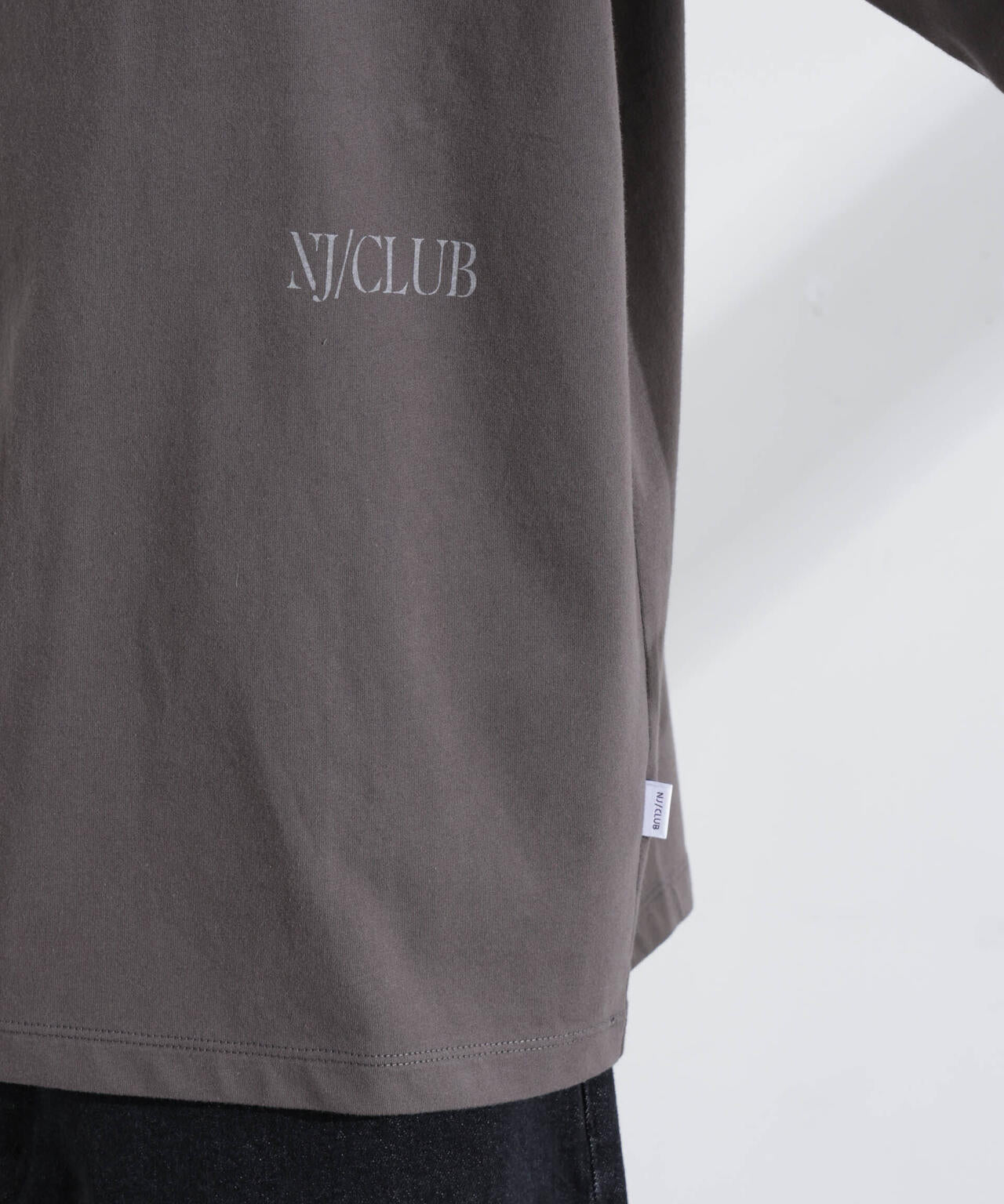 「NJ/CLUB」 ロゴプリントロングスリーブTシャツ