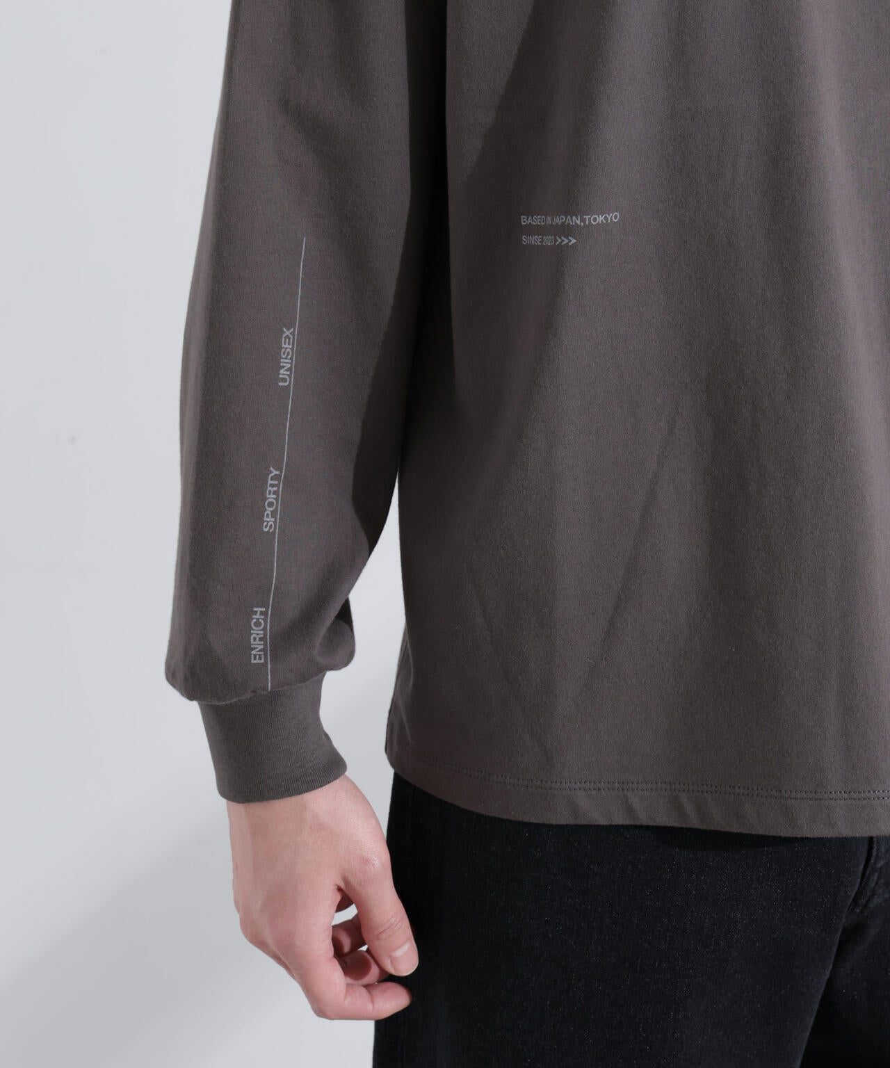 「NJ/CLUB」 ロゴプリントロングスリーブTシャツ
