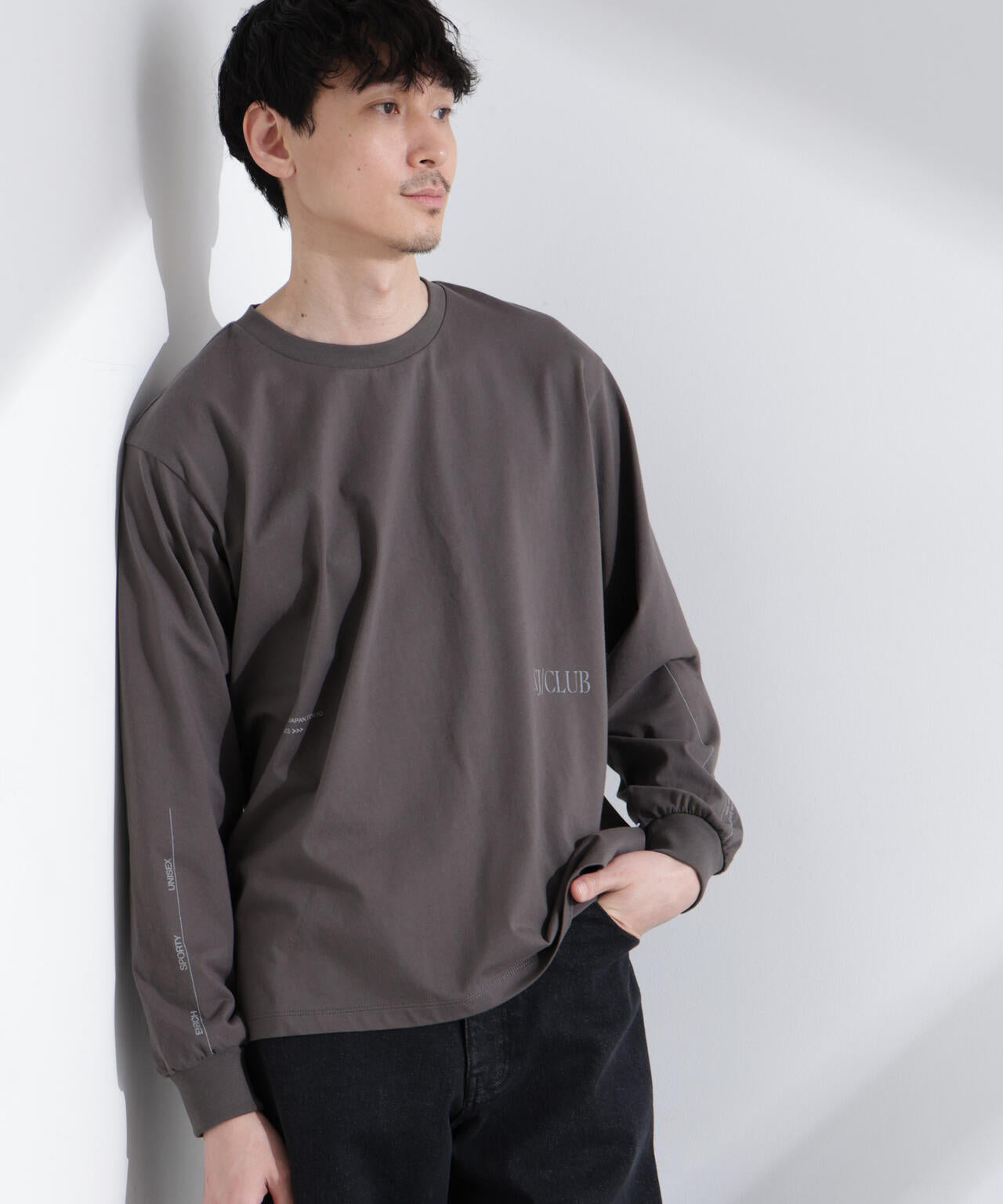 「NJ/CLUB」 ロゴプリントロングスリーブTシャツ