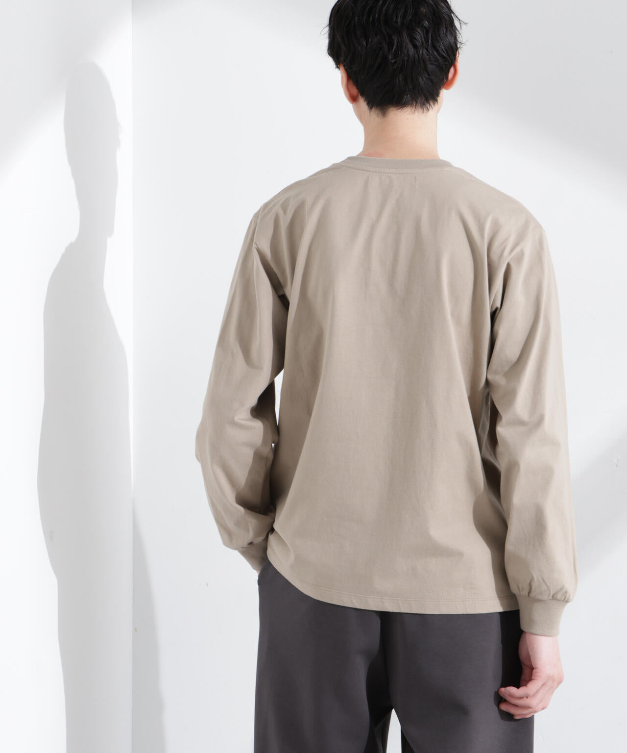 「NJ/CLUB」 ロゴプリントロングスリーブTシャツ