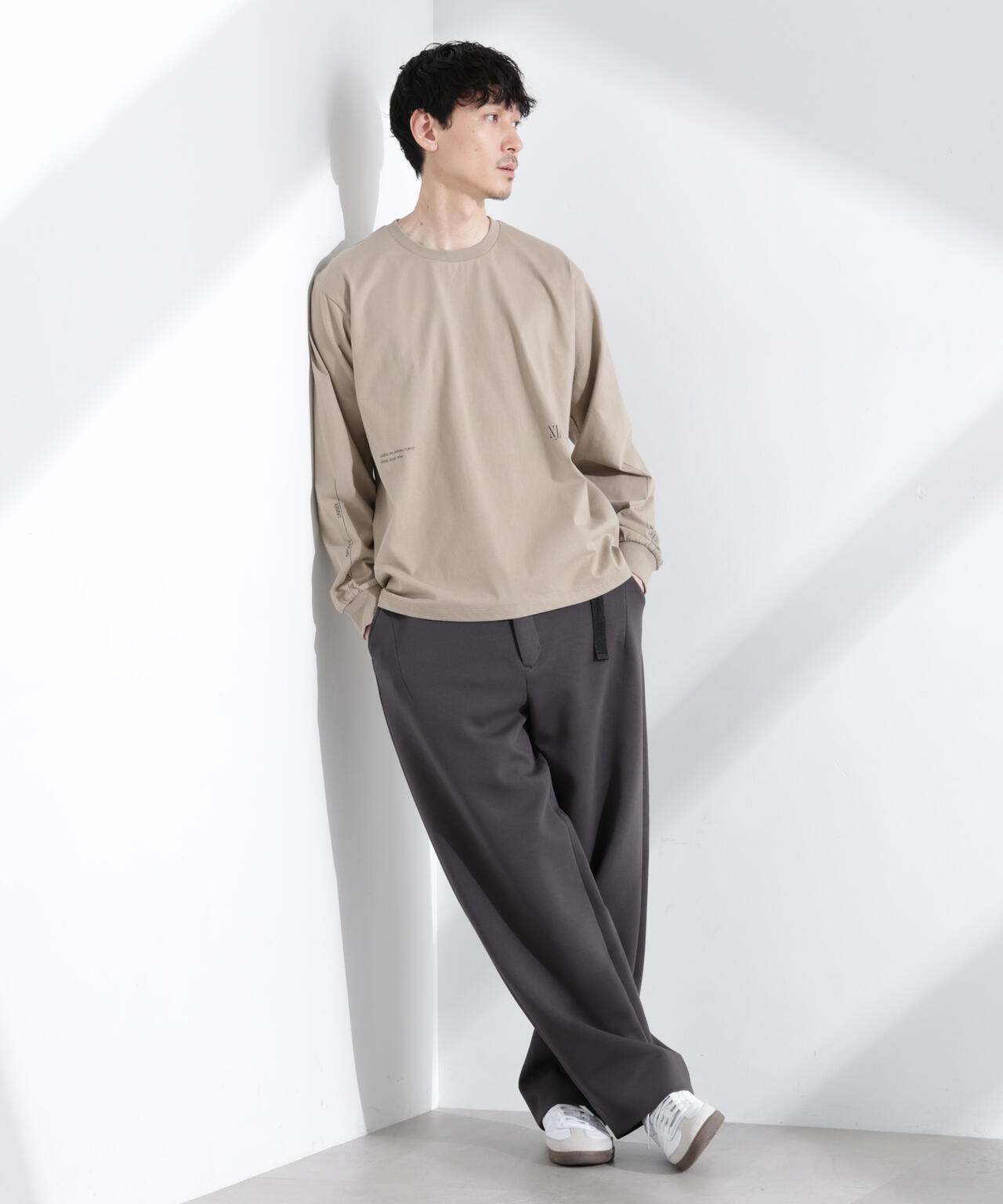「NJ/CLUB」 ロゴプリントロングスリーブTシャツ
