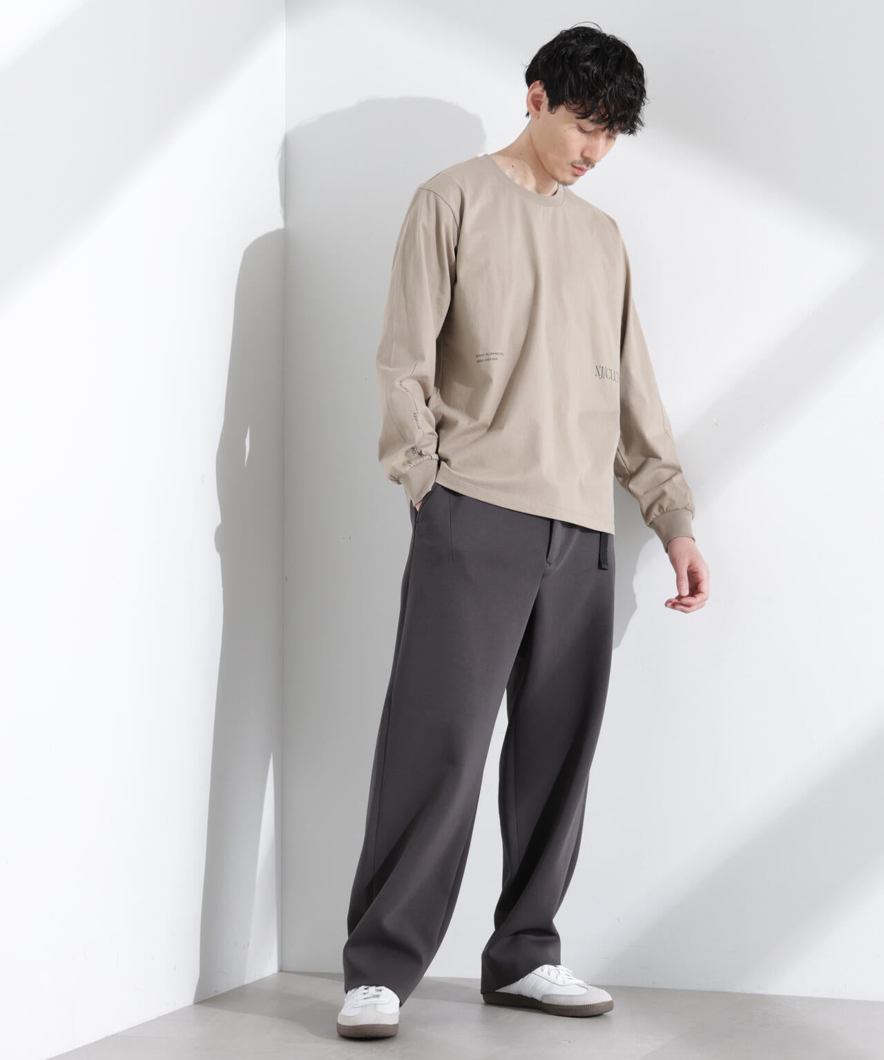 「NJ/CLUB」 ロゴプリントロングスリーブTシャツ