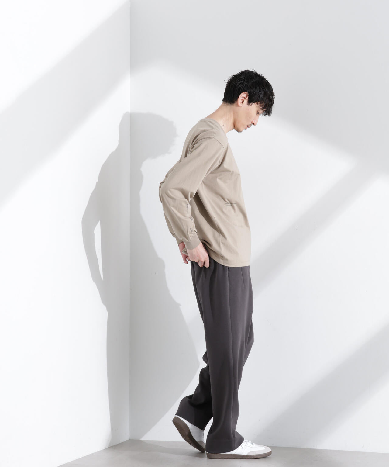 「NJ/CLUB」 ロゴプリントロングスリーブTシャツ