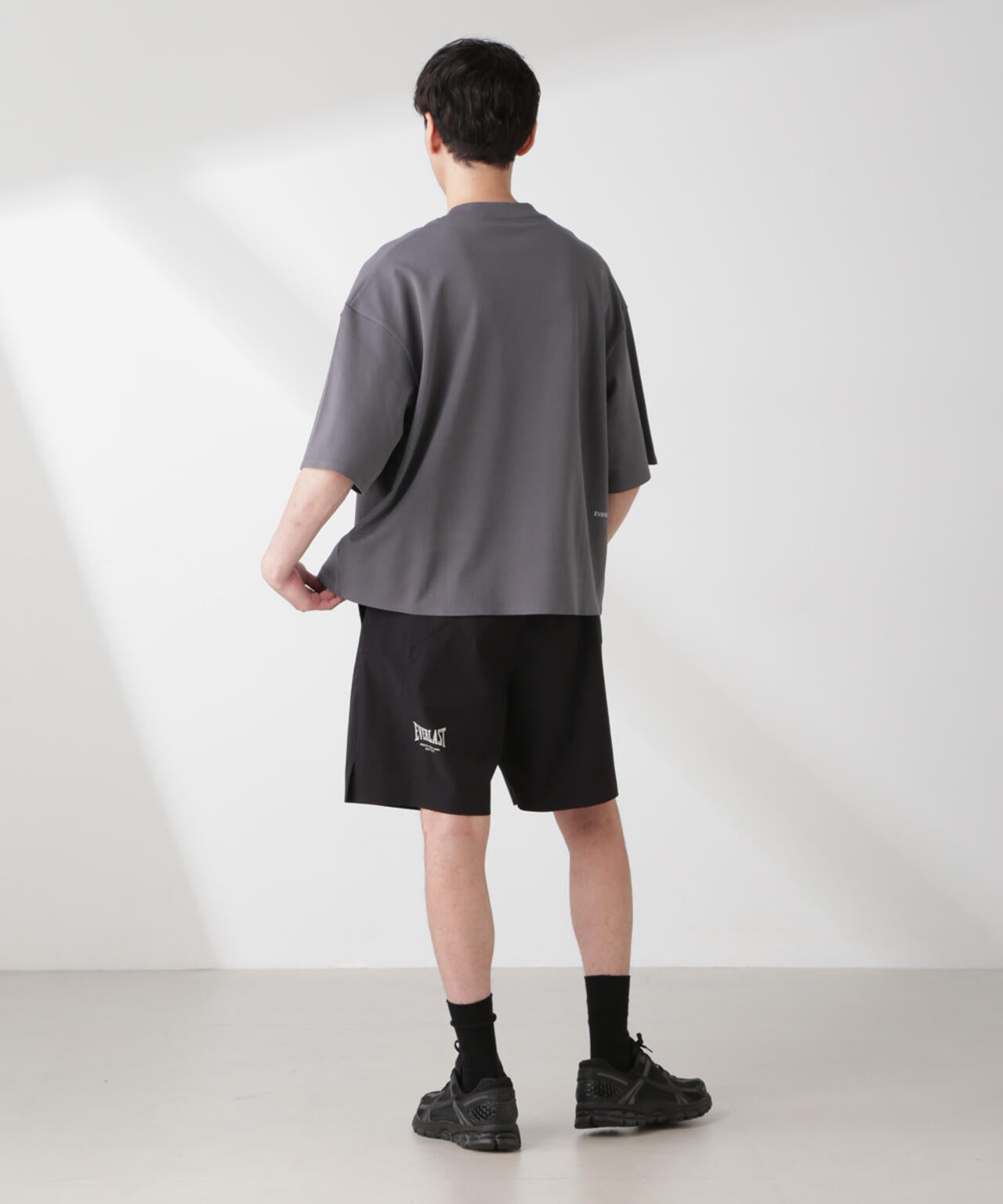 「EVERLAST」 アンチスメル リラックスフィット プリントTシャツ