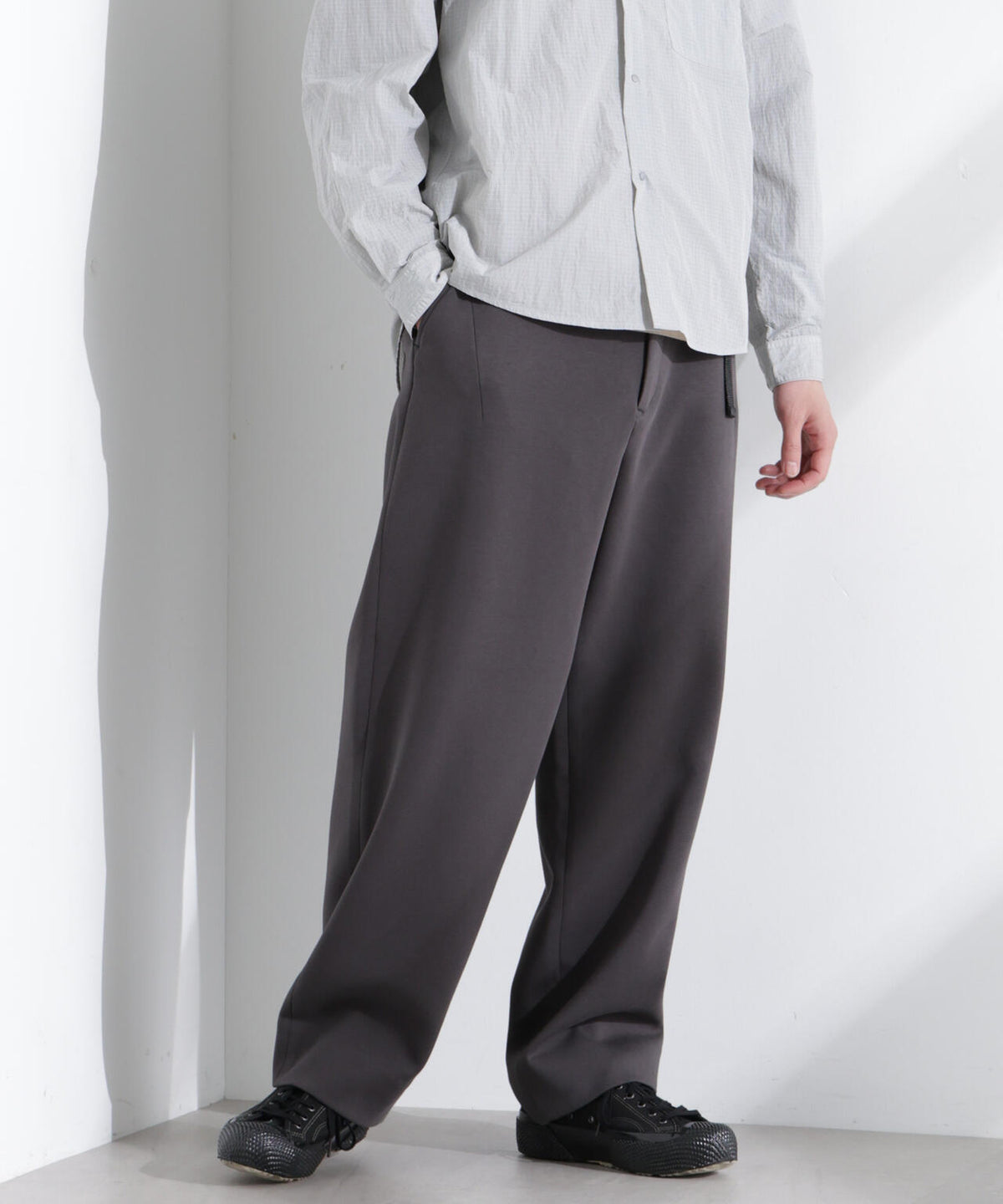 「NJ/CLUB」 ストレッチポンチテーパードパンツ