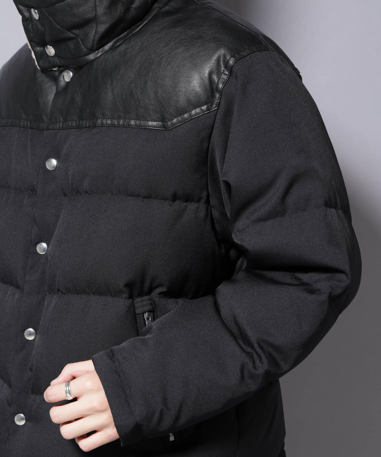 「西川ダウン(R)」ボアカラーサージショートダウン