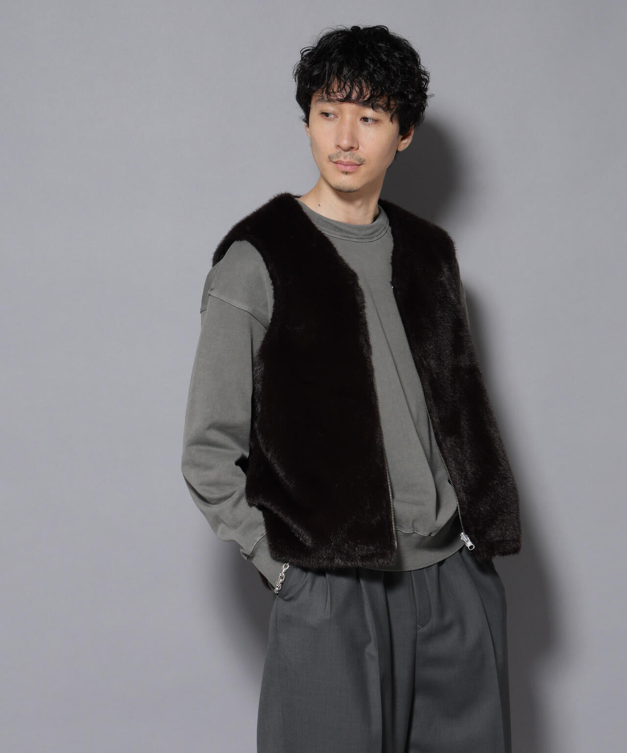 「西川ダウン(R)」 FUSIONSYSTEMフェイクファーベスト