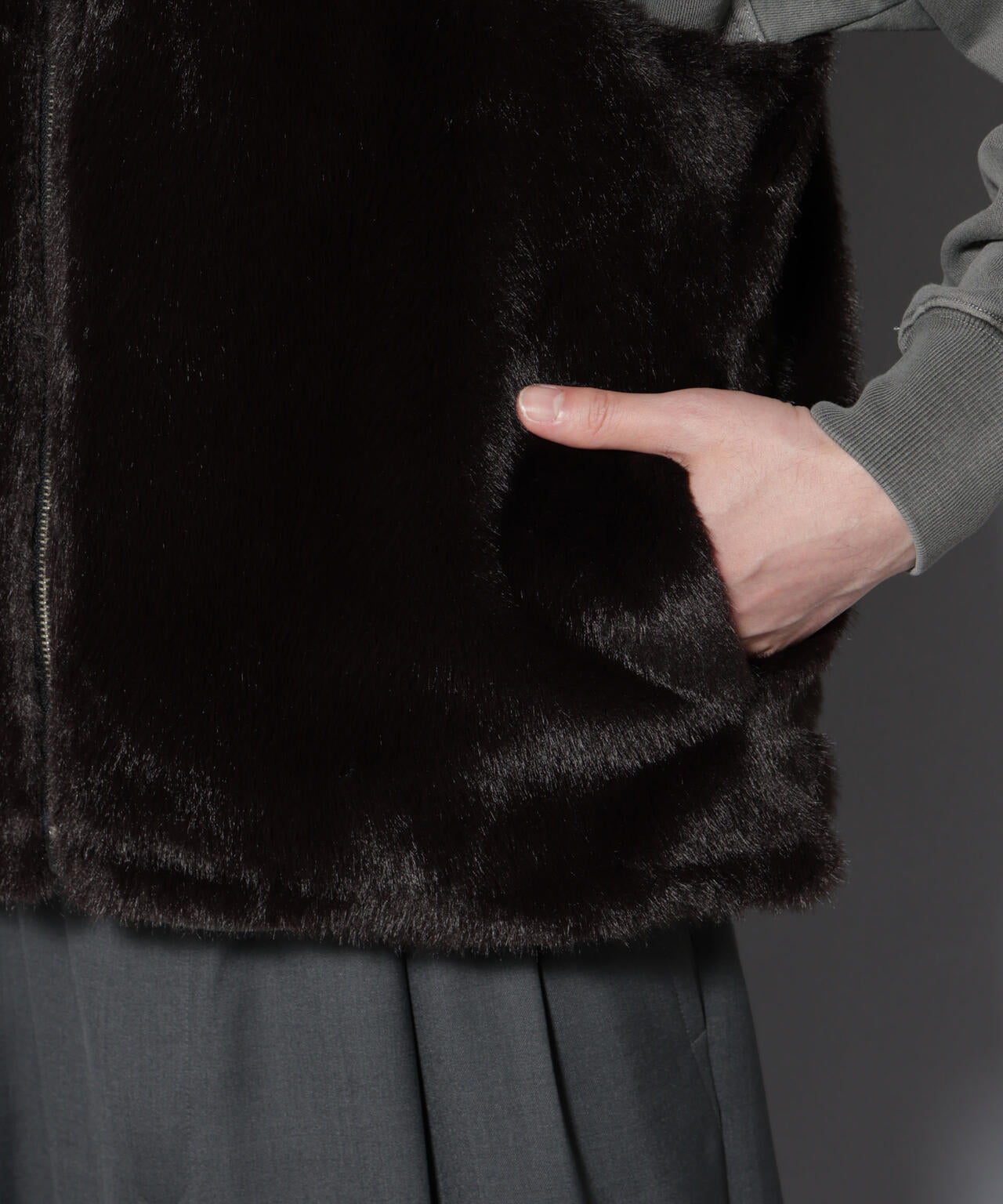 「西川ダウン(R)」 FUSIONSYSTEMフェイクファーベスト