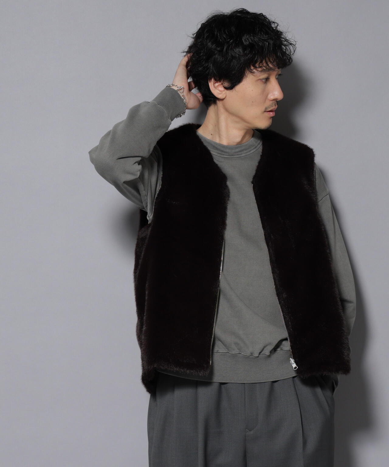 「西川ダウン(R)」 FUSIONSYSTEMフェイクファーベスト