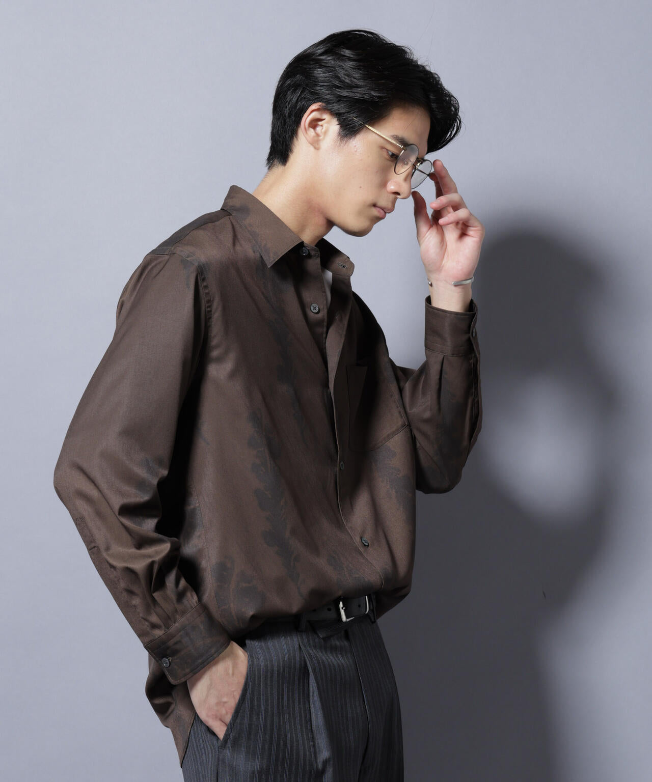 「EDITORIAL PRINT」シルキータッチシャツ