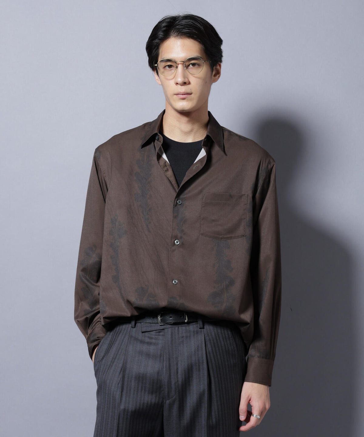 「EDITORIAL PRINT」シルキータッチシャツ