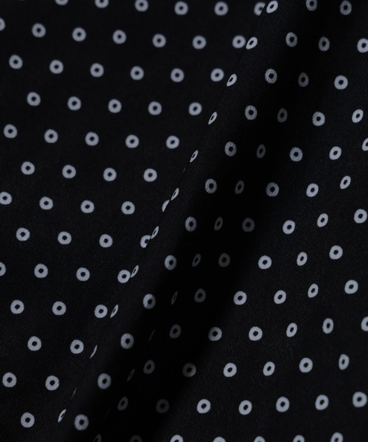 「EDITORIAL PRINT」シルキータッチシャツ