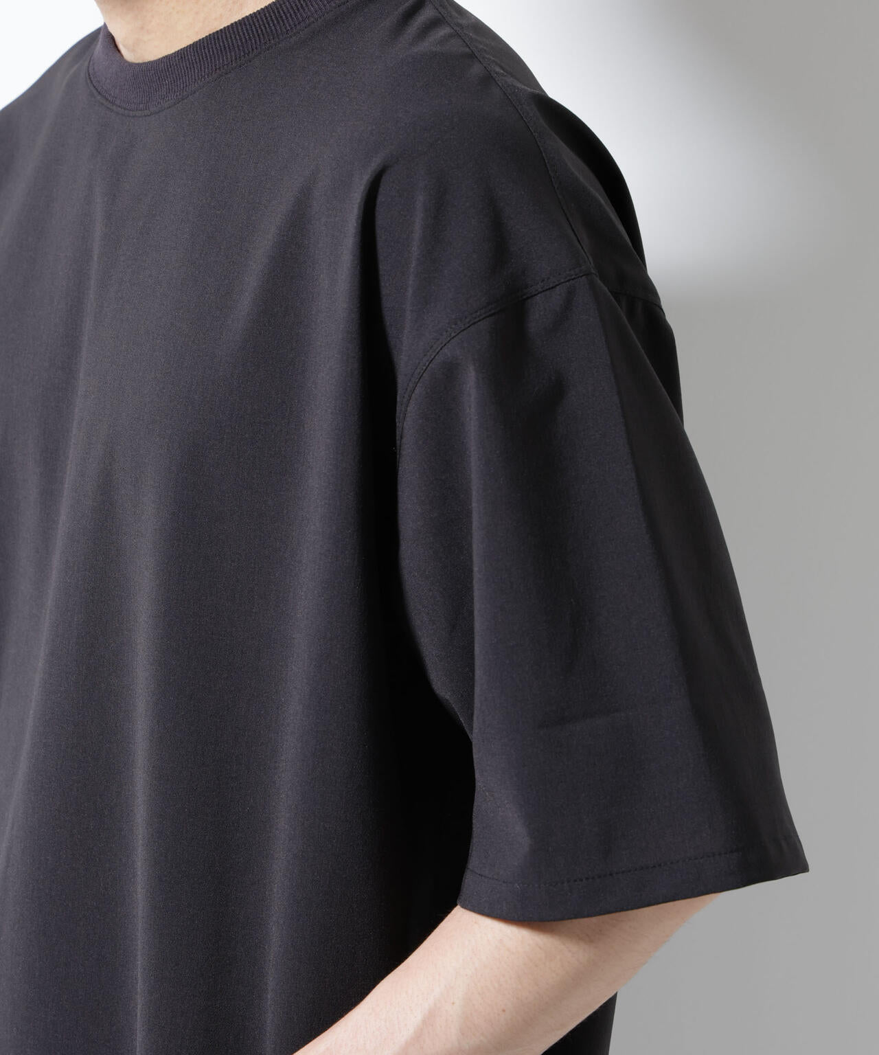 エアリーストレッチ布帛Tシャツ