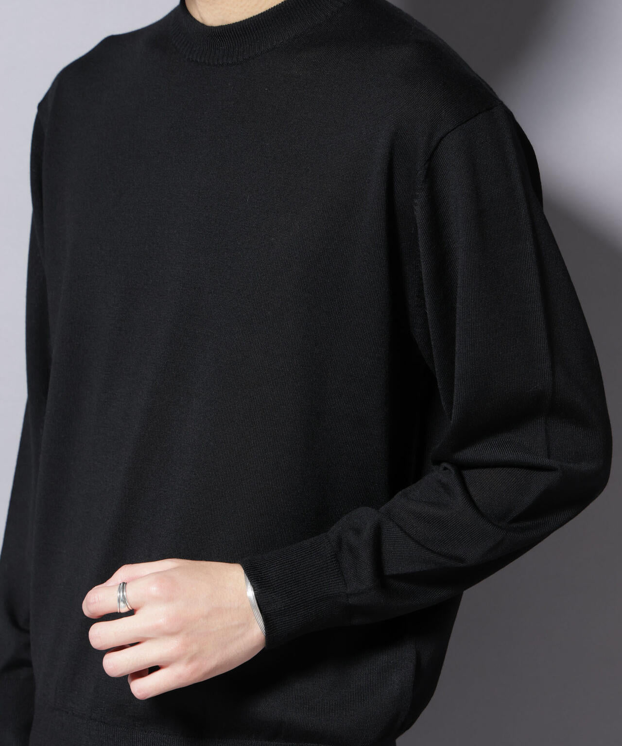 「毛玉レスニット」ファインゲージクルーネック