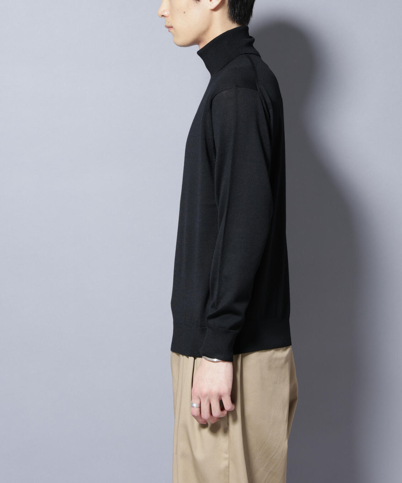 「毛玉レスニット」ファインゲージタートルネック