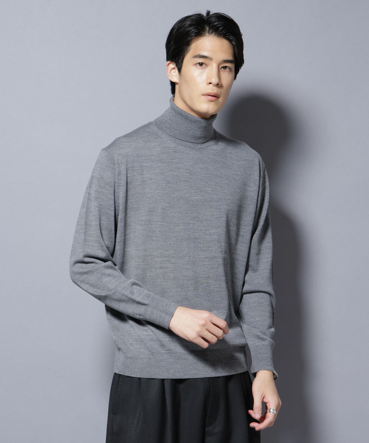 「毛玉レスニット」ファインゲージタートルネック