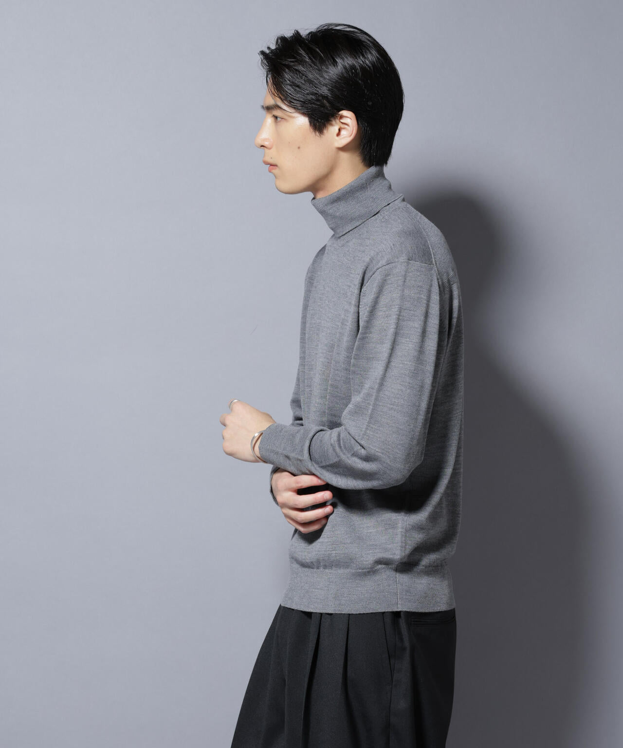 「毛玉レスニット」ファインゲージタートルネック