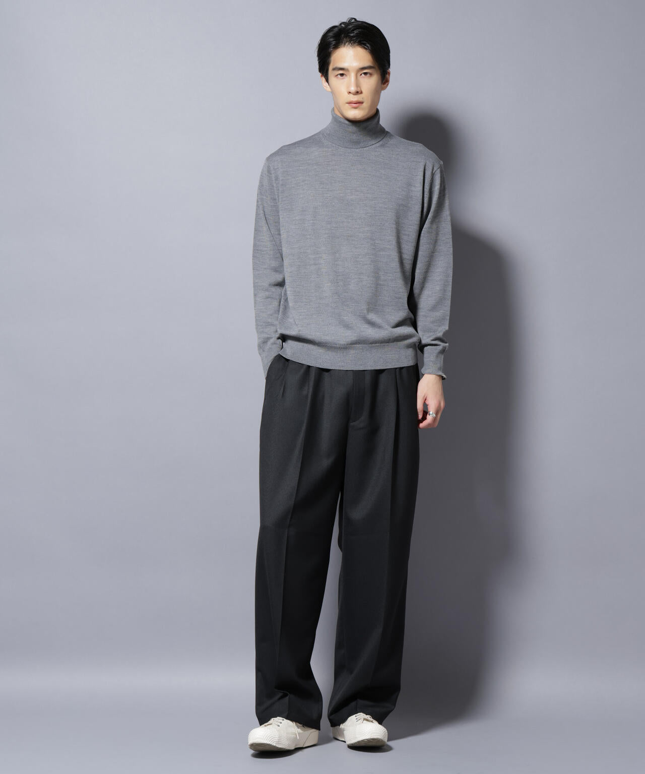 「毛玉レスニット」ファインゲージタートルネック