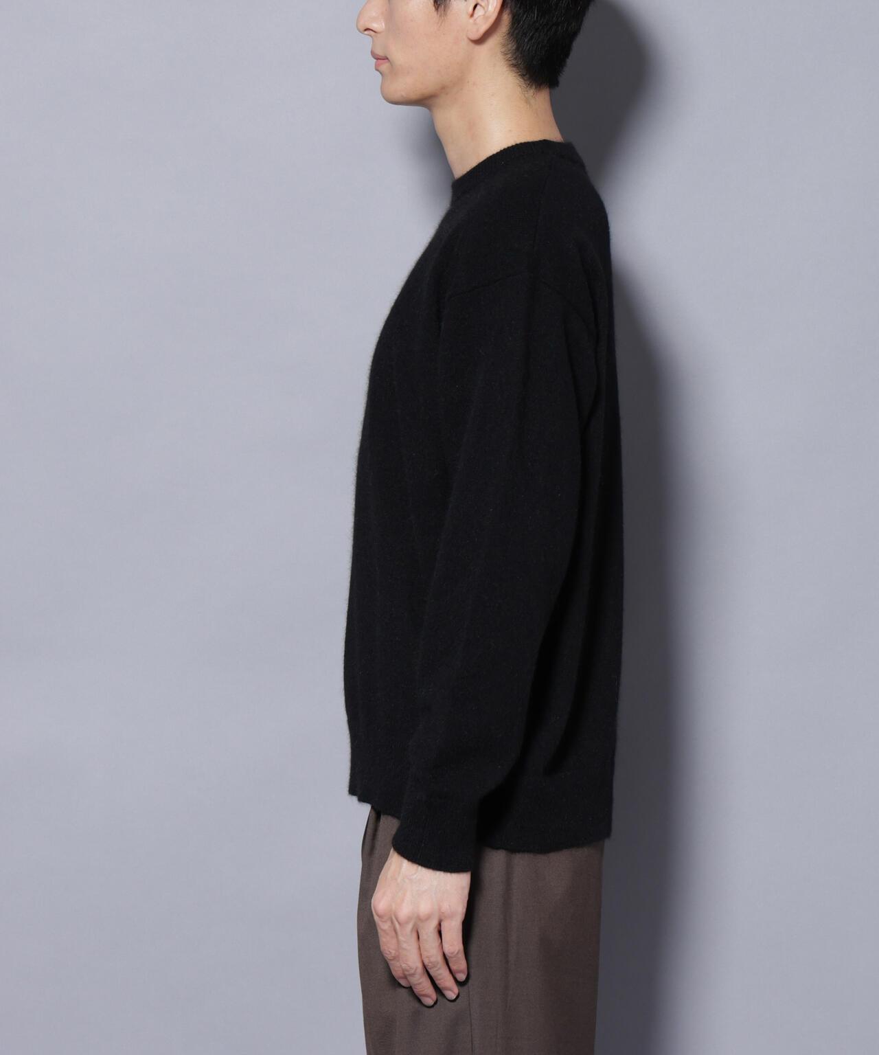 アンゴラ混ライトクルーネックニット