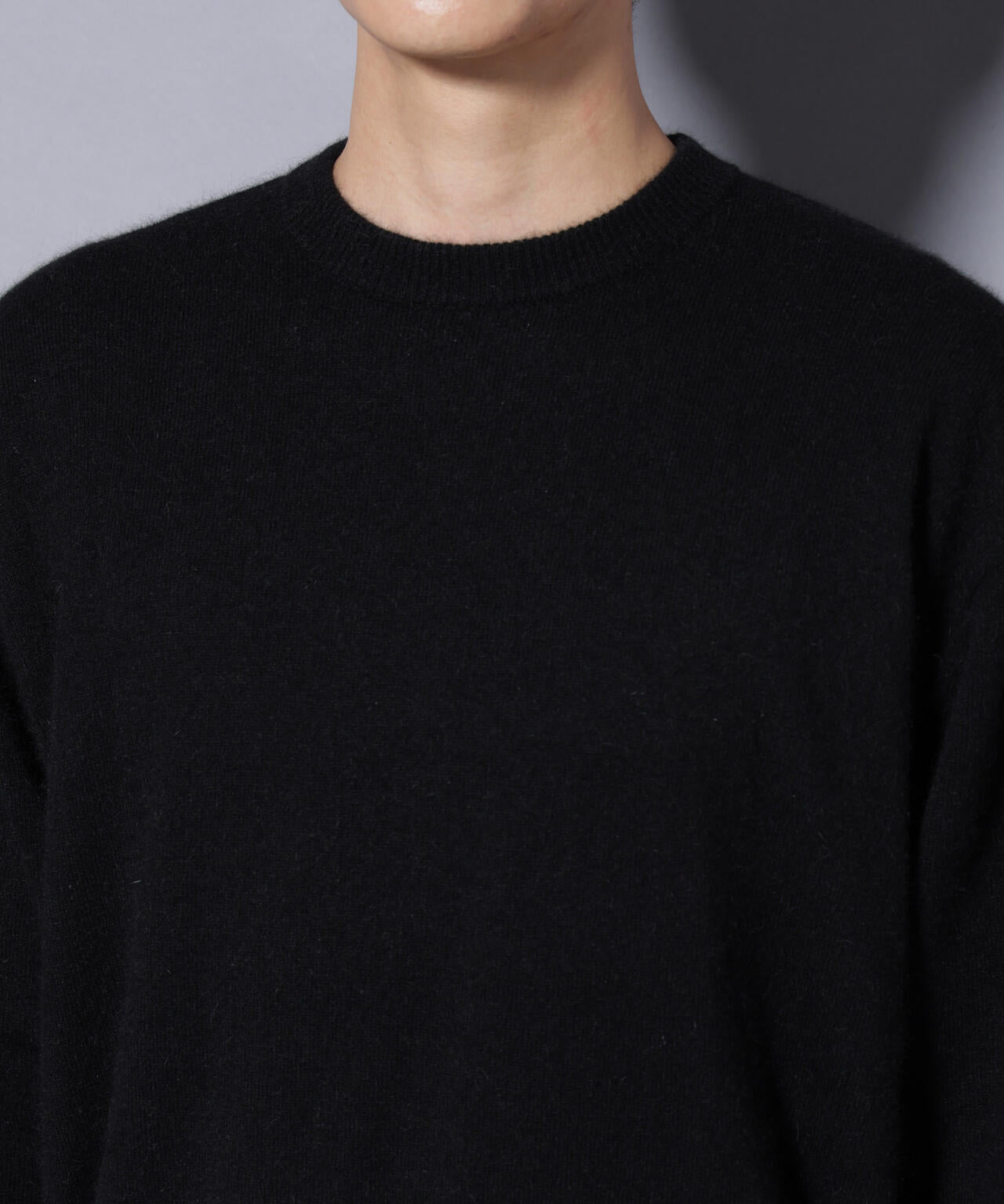 アンゴラ混ライトクルーネックニット