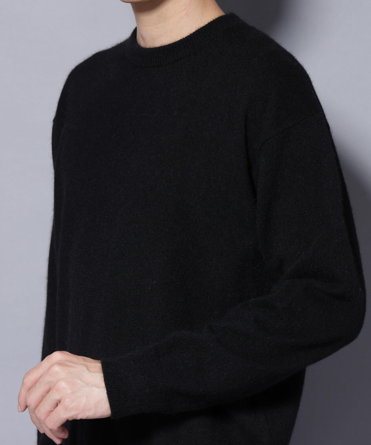 アンゴラ混ライトクルーネックニット