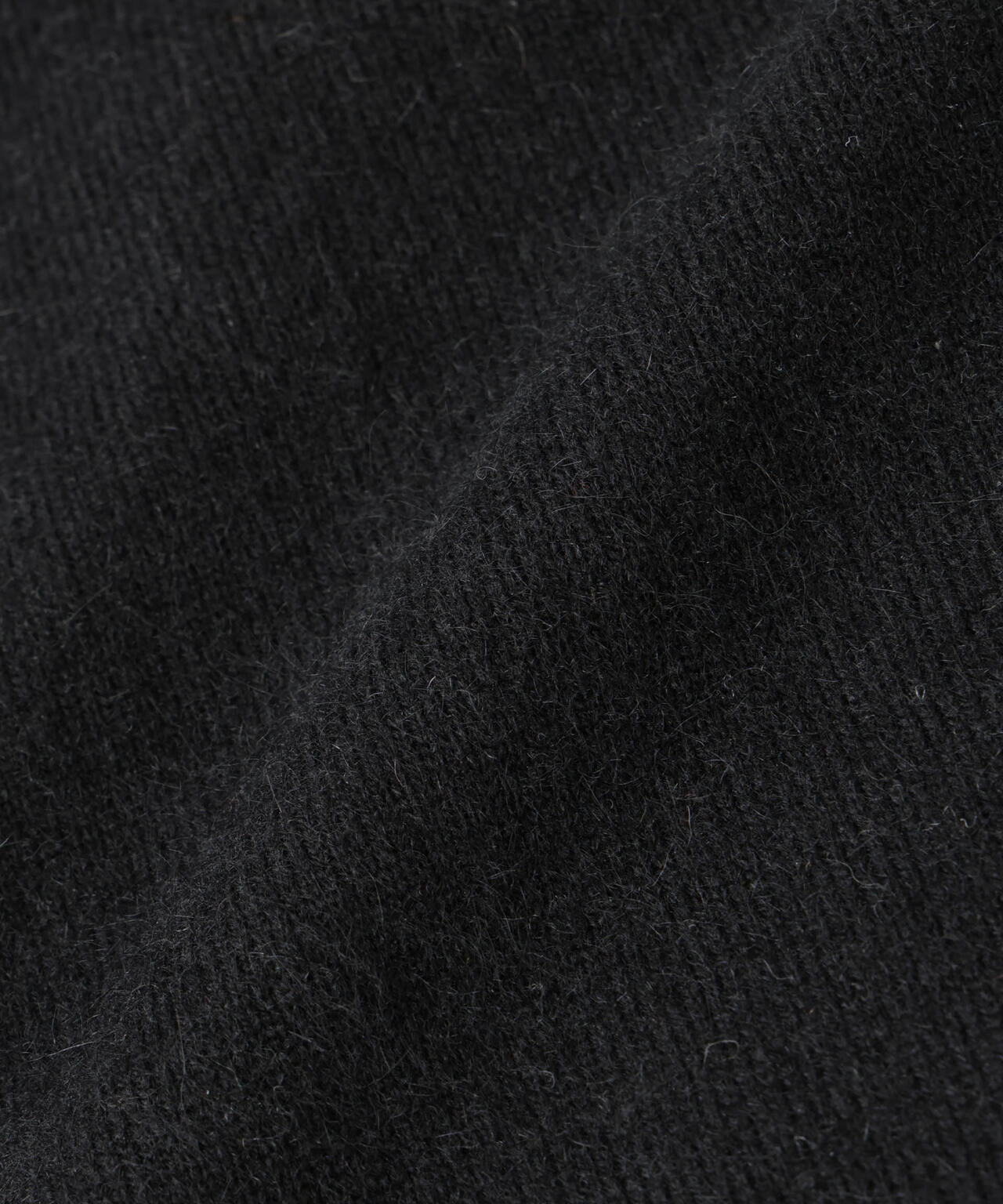 アンゴラ混ライトクルーネックニット