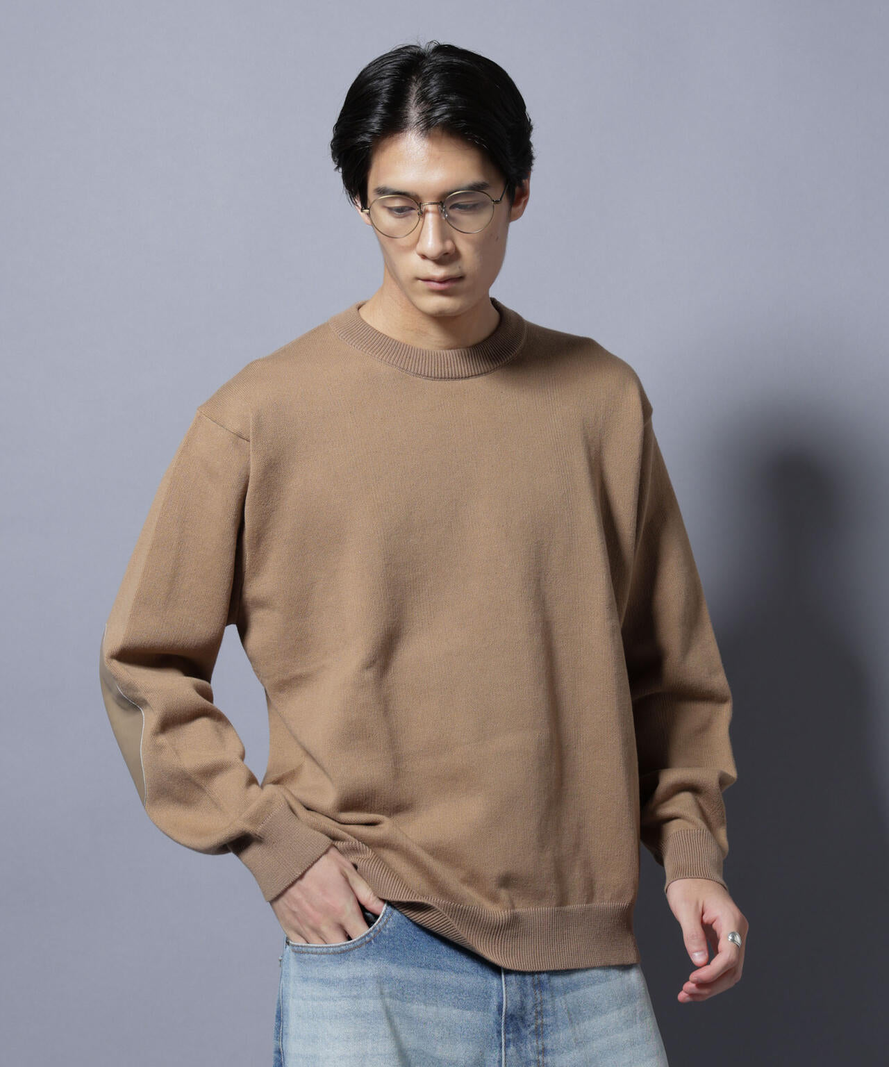 「大人のスウェット」コットンスウェットライクニット エルボーパッチクルーネック
